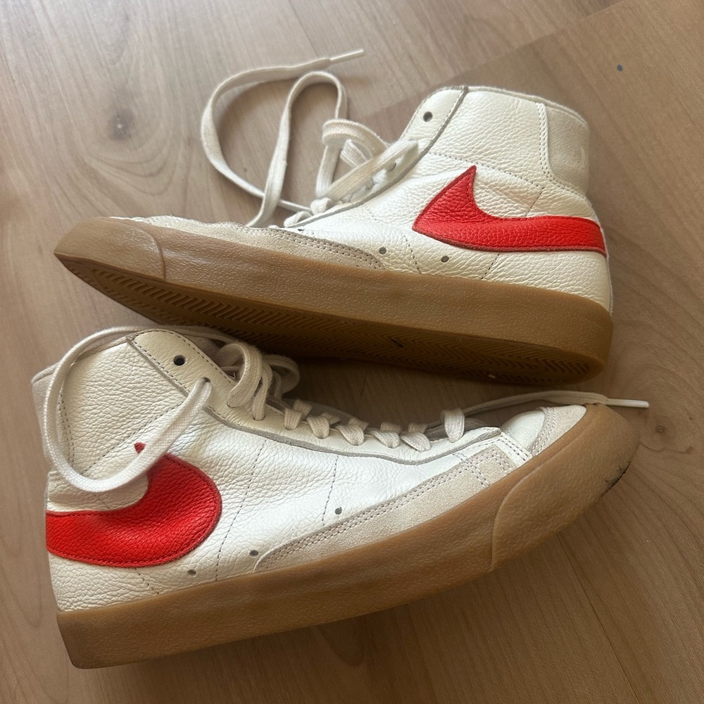 Nike White and Black Sneakers